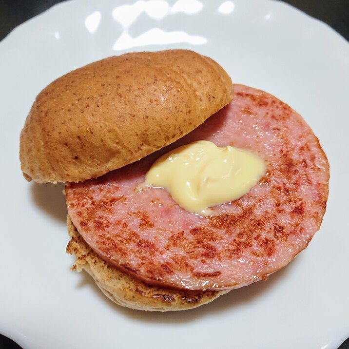 リオナソーセージバーガー